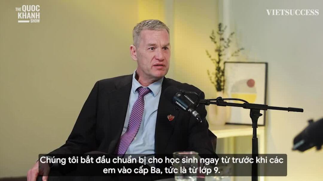 Tiến sĩ Robert Mullins chỉ bí quyết giúp học sinh thành công